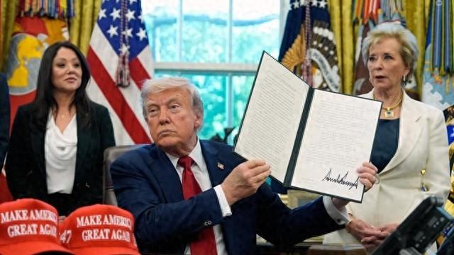 中美谈判果然是假的，特朗普毫无信誉可言，中国没必要给他留台阶