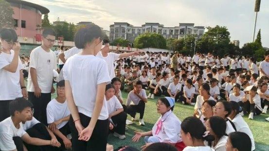 军训还能学救命技能？吉水县2000名高一新生get急救新能力！