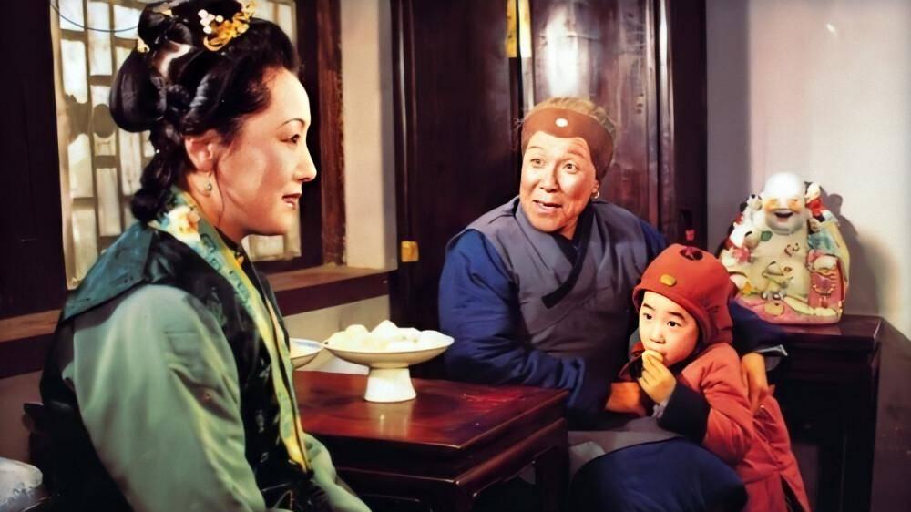 刘姥姥明明是乡野之人，为何成为《红楼梦》隐藏闪光人物？