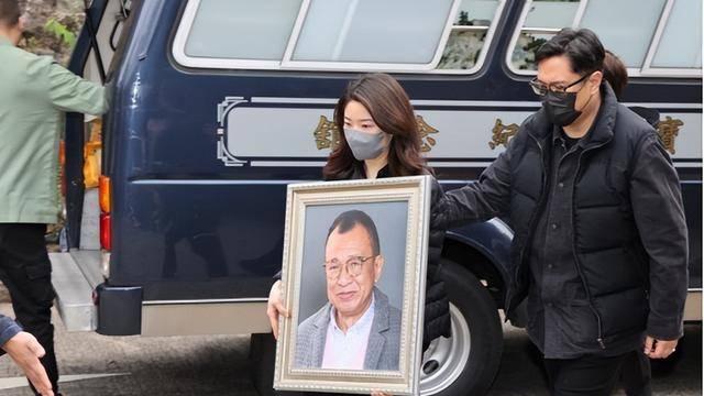 香港离世老戏骨爱女，痛斥男星泄露父亲丧礼细节，令家人十分痛心