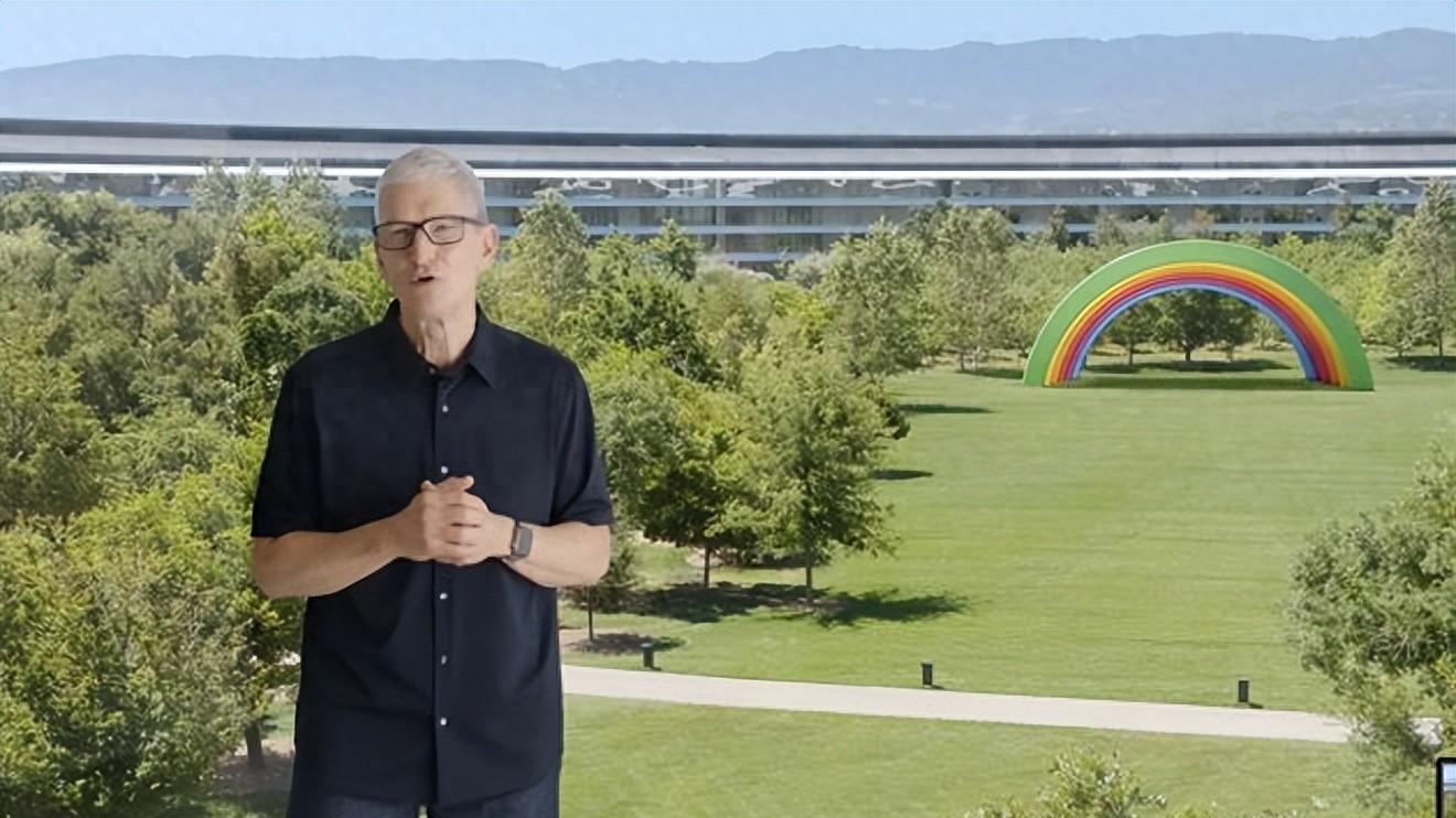 苹果WWDC25现场直击：液态玻璃美翻全场，AI却还在加载中...