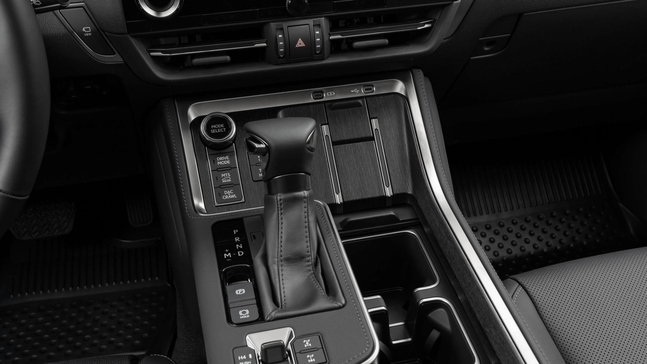 日系轻奢越野车，轴距2850mm，搭载2.4T油电混动，通过性更强