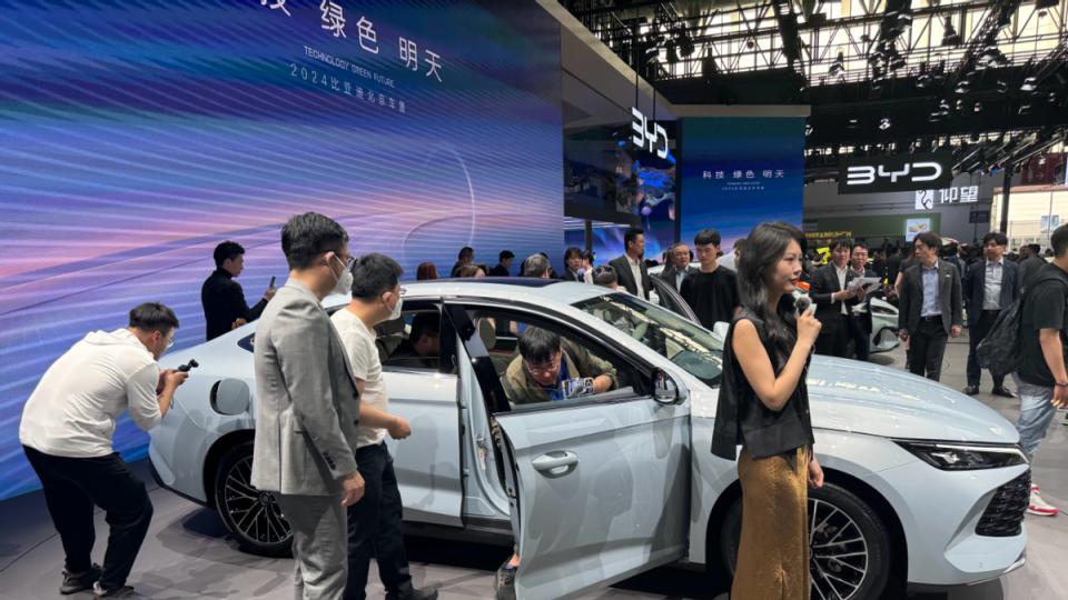 ?比亚迪“放大招”！搭载天神之眼智驾，续航超1500km，现款仅售9万多