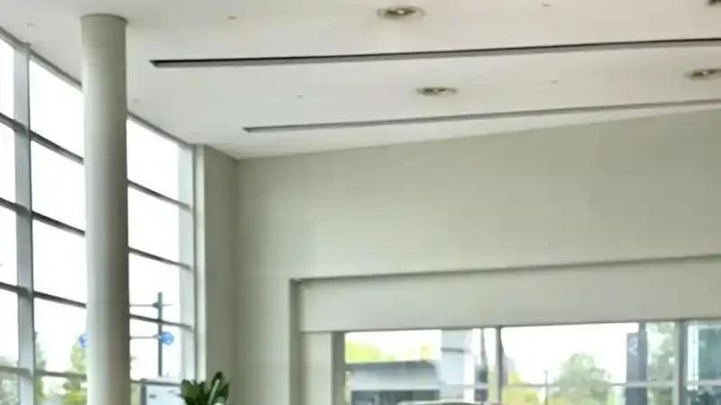 豪车价格腰斩！捷豹XEL断崖式降价14万，BBA吓破胆：这还怎么玩？