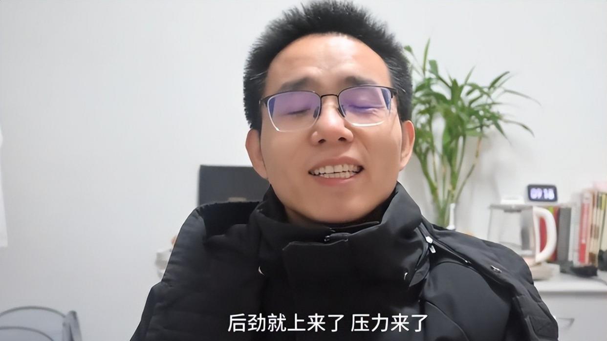 失业的985硕士：生活逼他拿起扫把，但人生真的没路了吗？