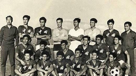 上世纪七十年代国足主力右边锋，黑龙江籍朝鲜族国脚，李宙哲