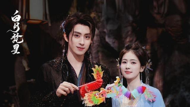 白鹿就适合高大男主，罗云熙太瘦太矮，衬得白鹿很壮，明明很娇小