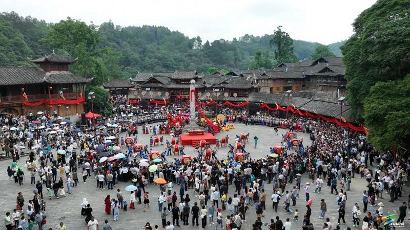 松桃苗王城“四月八”：穿越千年，共赴苗族风情之约