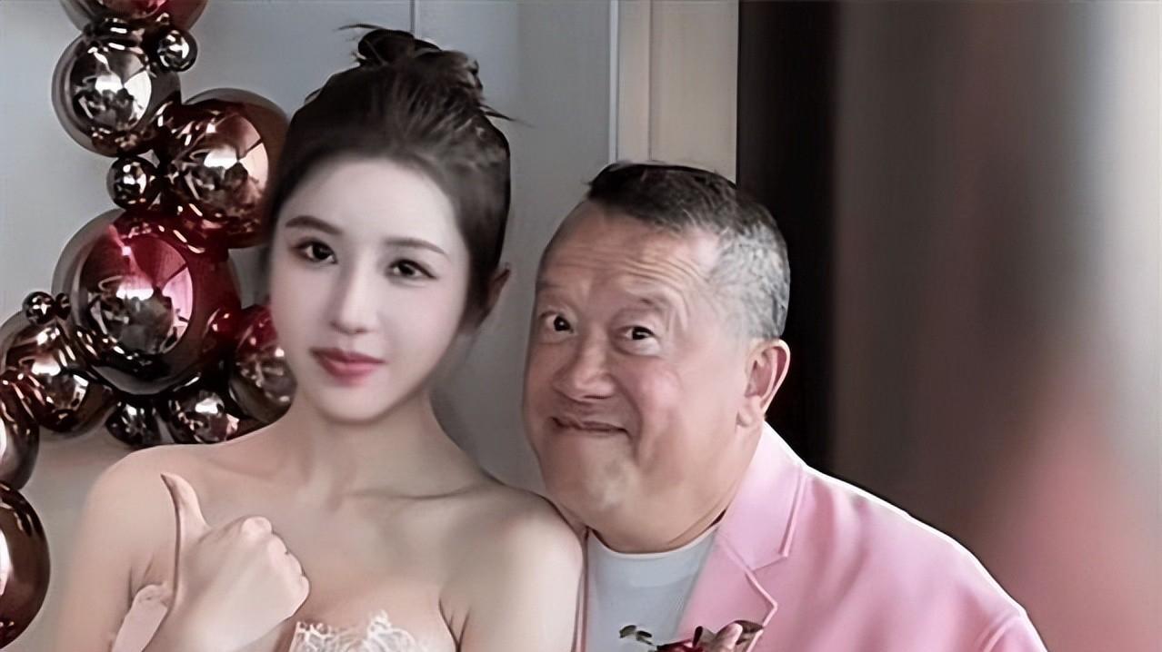 一张曾志伟和乔妹的合照，戳穿了内娱的“隐形规则”，体面难保