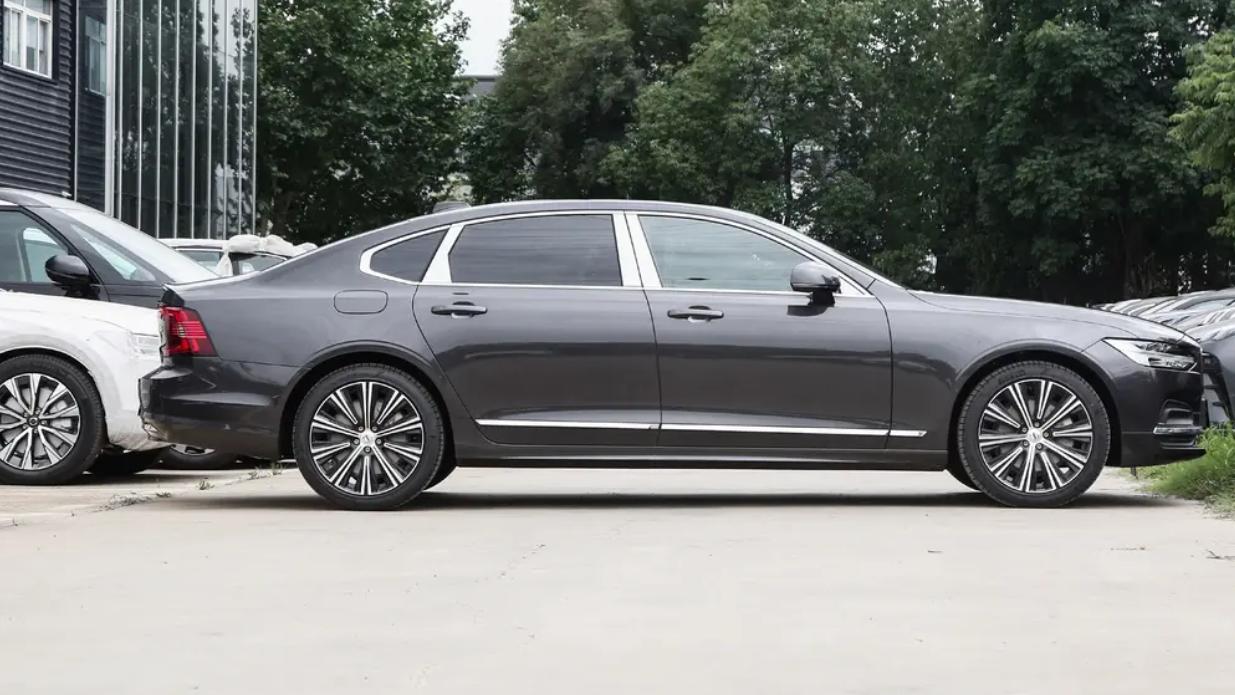 最低降6万，最高降12万，这2台豪车值得入手！