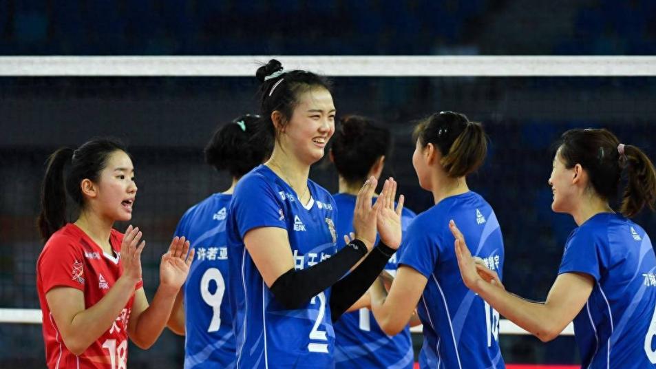 是全华班皇冠加冕，还是强外援强势登顶，这背后的问题才值得关注