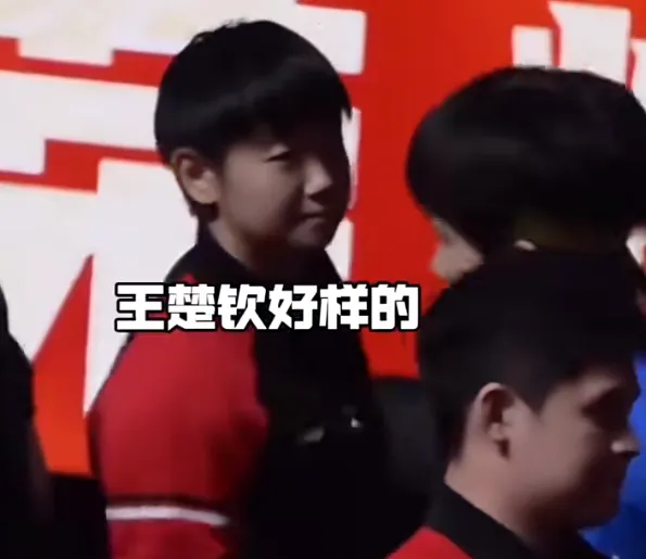 争议！王楚钦连打6局，球迷质疑王皓用人，王楚钦回应