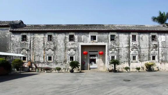 三代人，半个世纪，烧掉200亿！只为在岭南老家盖了“民间故宫”