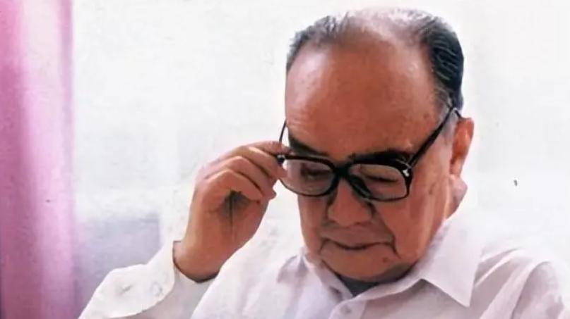 毛主席请胡志明吃饭，杨尚昆负责排座位时，犯难：我怎么排林彪？