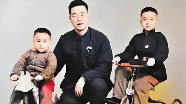 1965年，李鹏总理和儿子李小鹏、李小勇在北京家中，一张罕见合影