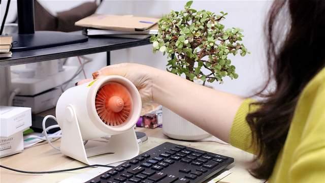 对抗湿冷不踩坑！2秒速热立体送暖，这才是你需要的桌面暖风机