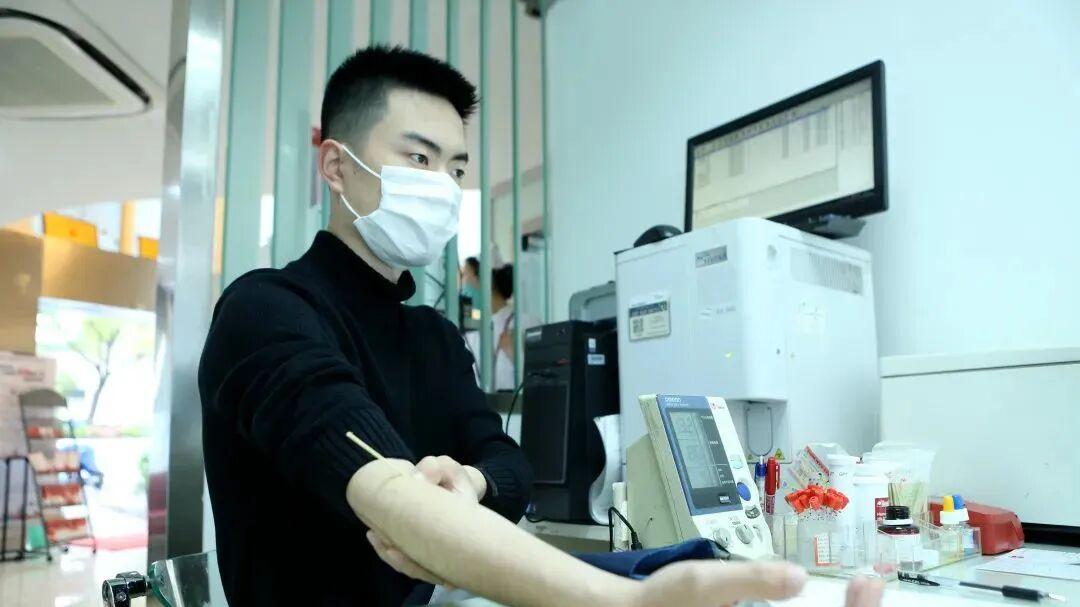 献血宣传月特别专题丨葛雨桐的120次献血与生命承诺