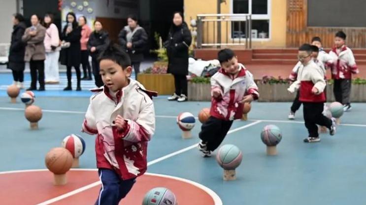 家长开放日上，峨眉三幼的孩子们带来怎样的运动惊喜？