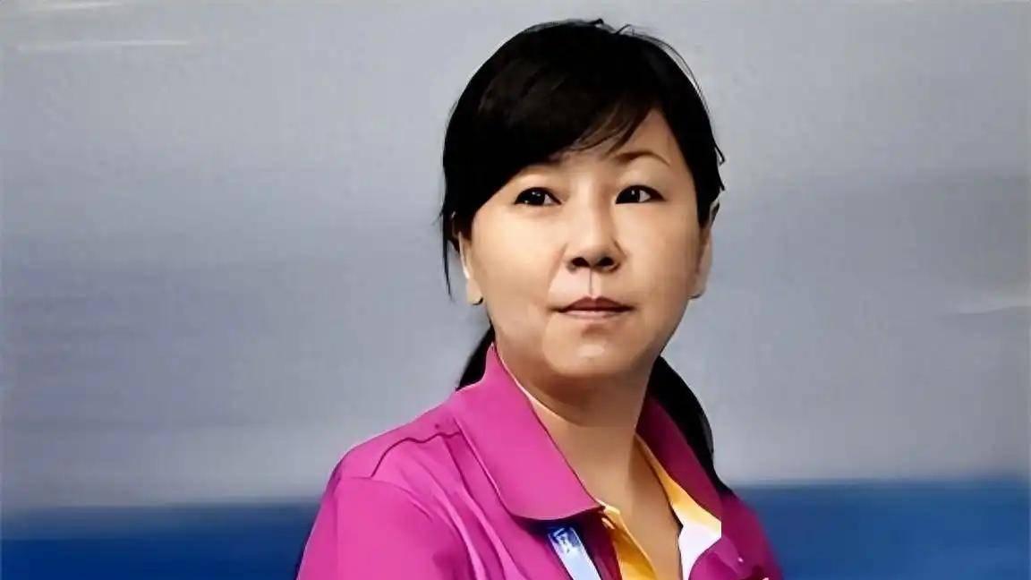 体坛铁娘子隐退！掌控中国跳水27年留三大争议，开除田亮扶全红婵