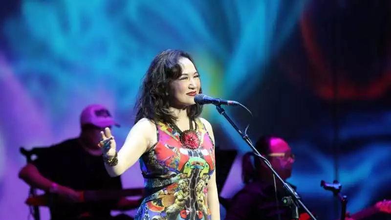 郑绪岚从春晚顶流到异国主妇，一个决定改写半生轨迹
