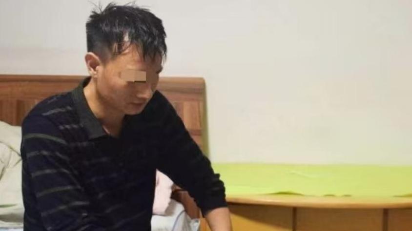 旅店老板的隐秘故事：搀扶拾荒老太7年，她却拿出这样的盒子？