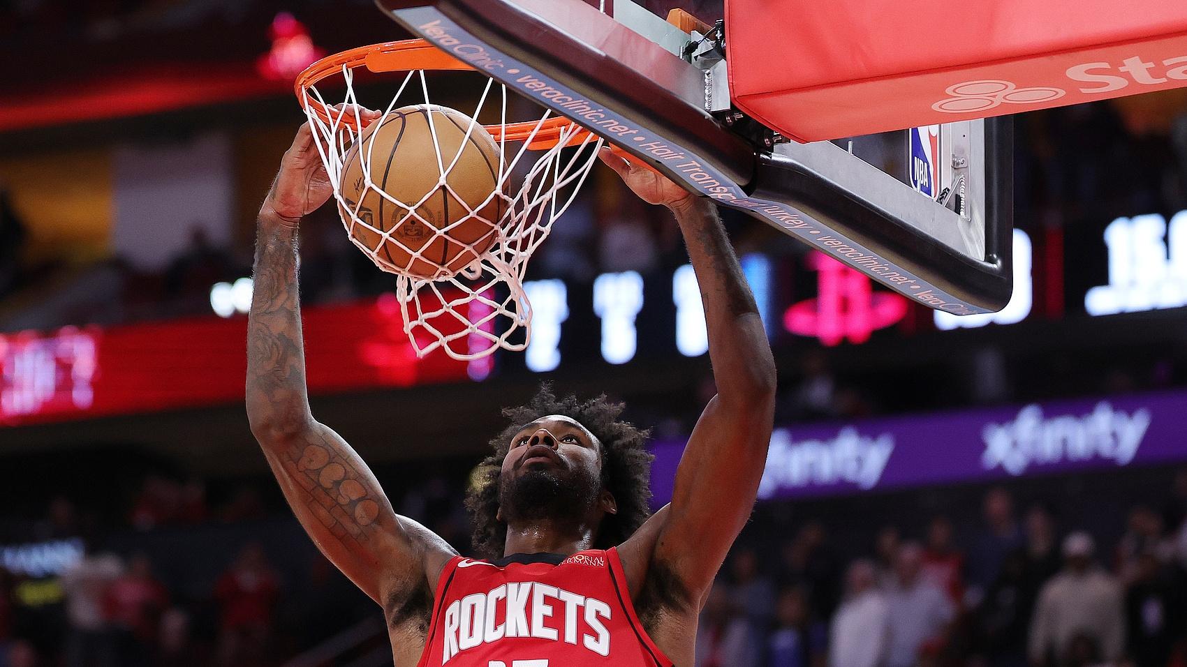 火箭笑傲圣诞大战！拿下湖人的收获三个好消息！老詹赛后直接退场