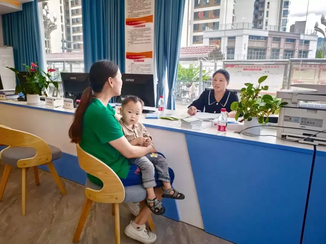 川滇明珠育儿补贴制度暖人心：“线上 + 线下” 服务齐推进，超 9000 人申请获民生福祉