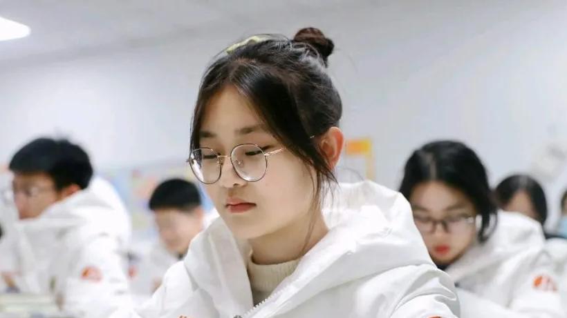 普通家庭怎么选专业？盯紧这四大黄金法则，少走十年弯路