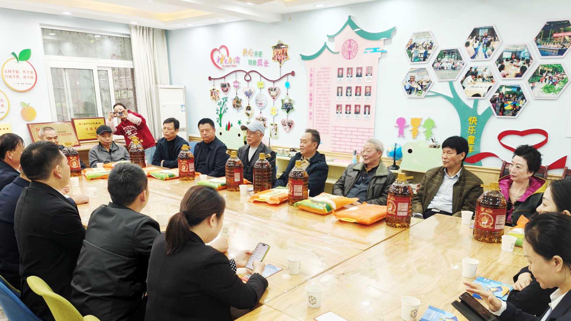 重阳座谈会：万东商会与社区共绘敬老温情画卷