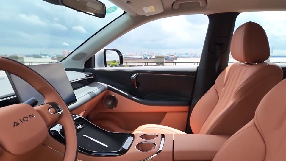 置换补贴后 9.48 万起！埃安霸王龙家庭版怎么选？