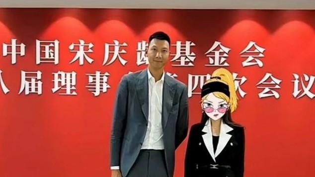 易建联回来了！和美女合影，易建联事件大反转