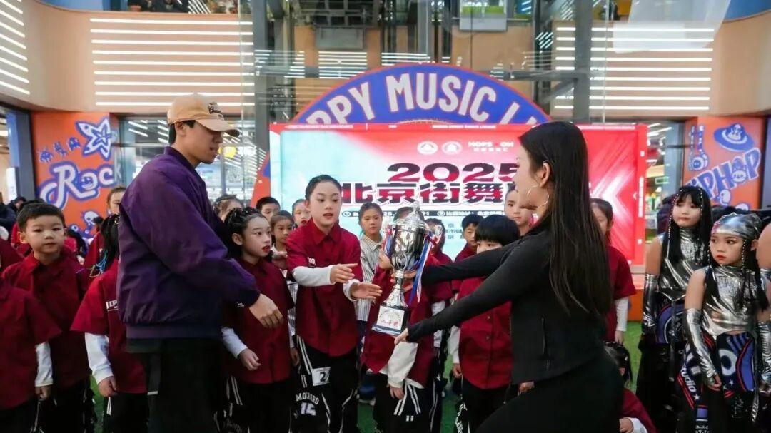 燃！万泉小学霹雳舞队闪耀北京市街舞联赛