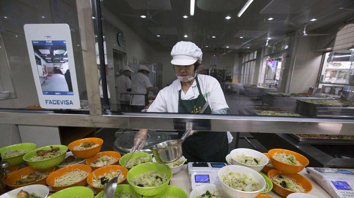 机关食堂改革之争：取消发餐补 vs 对社会开放，哪个更靠谱？