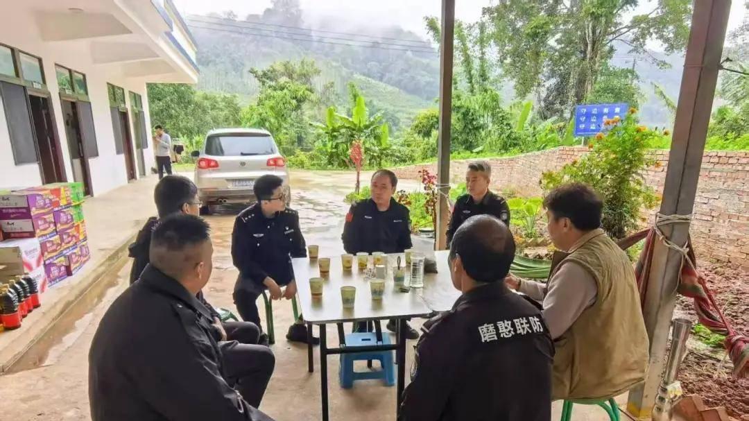 晋宁区总工会联合市公安局晋宁分局赴磨憨边境联防所开展慰问活动