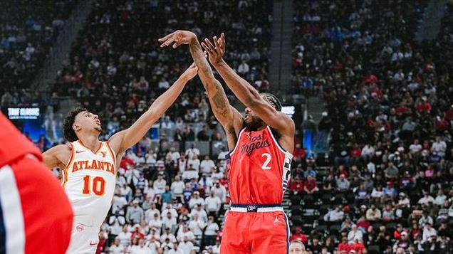 碾压大胜！伦纳德12+3，特雷杨20+14，哈登助攻王，西部格局改变