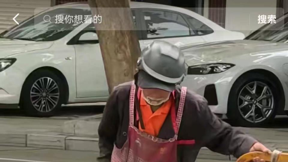 87岁老人送水视频刷屏：生活虽难，自食其力的样子真美