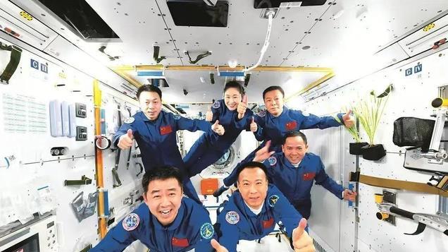 揭秘神舟安全返回后航天员的脸肿的原因