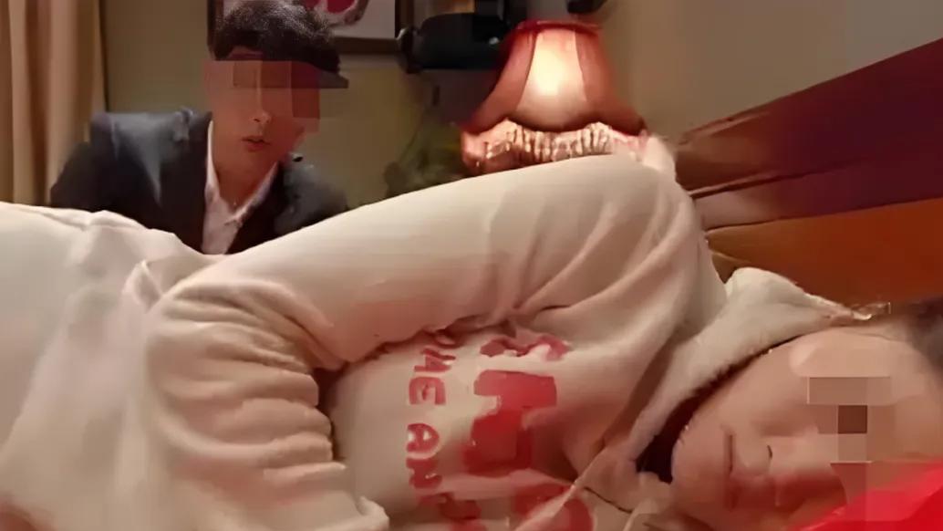 新婚夜新郎提出AA制，新娘爽快答应，第二天一早新郎愣住了