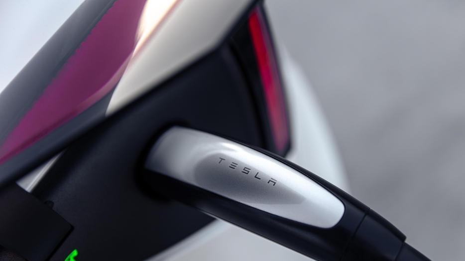 特斯拉全球总销量10年来首跌，低于180万辆！