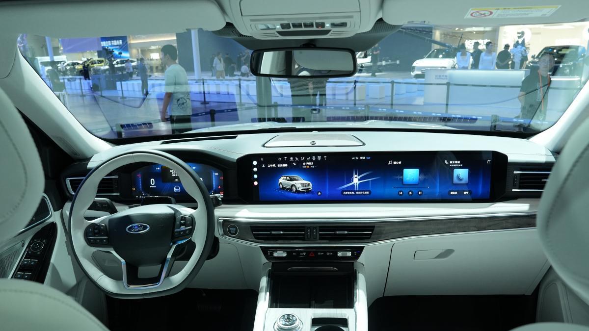 看了不同款式的探险者，准备入手大五座四驱版