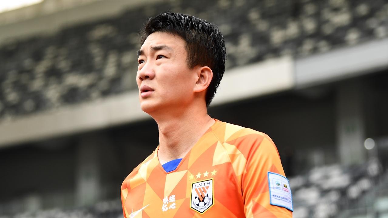 巅峰时年入超千万，钱被骗光找球迷借！戴琳曾被债主堵在基地门口