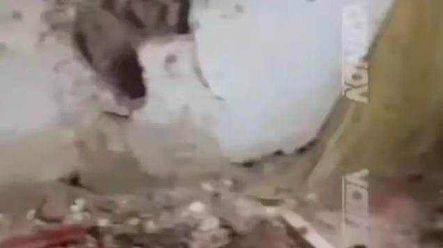 插翅难逃！数千乌军被困恰索夫亚尔：援军遭10枚巨弹轰炸遗尸遍地