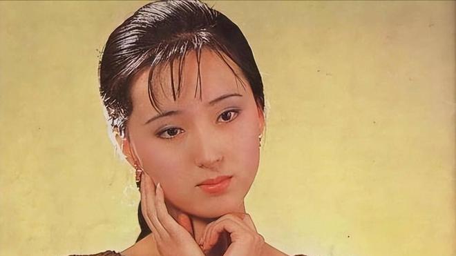 陈晓旭算不算顶级大美人？看看她和张莉、邓婕的合照就有答案了