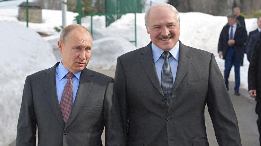 俄乌冲突越打越不对劲：是普京老谋深算，还是俄军太过拉胯导致？