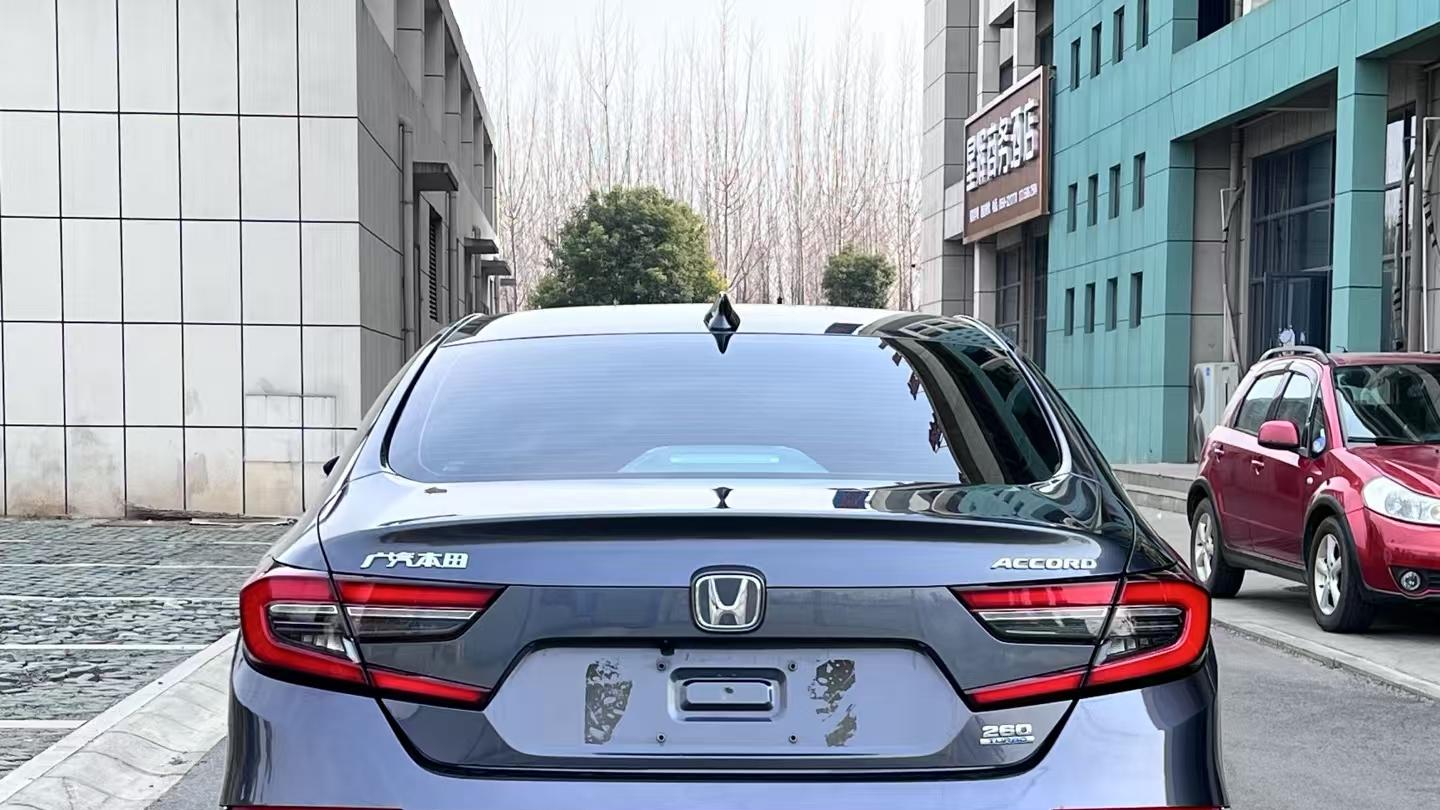 2022款雅阁准新车，CVT变速箱，4.5万公里，入手家用正合适！