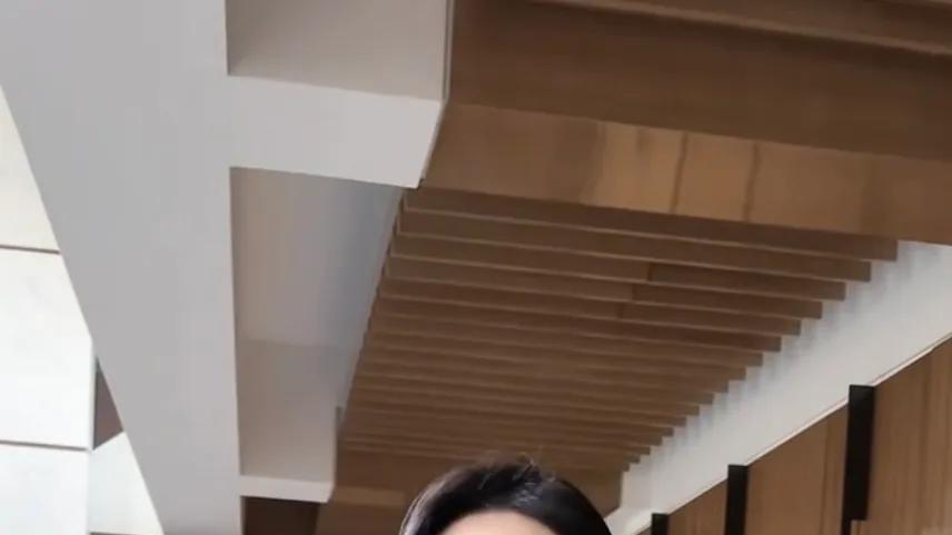 秋瓷炫回北京！豪宅首度曝光大到有回声，婆婆暖心叮嘱儿媳穿衬裤