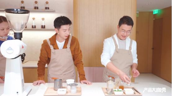 马龙现身华为旗舰店，直播在线带你探索全新三折叠宝藏功能！