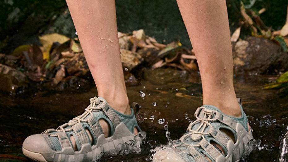 炙手可热的溯溪鞋，居然被唯品会打折卖？