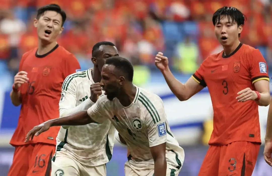 完蛋了！裁判又要黑国足？