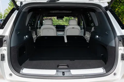 16万块的5座大SUV，家用太香了！比理想L8空间更大，还有冰箱